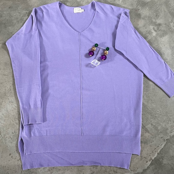 Front Seam V-Neck Sweater - Picture 2 of 3